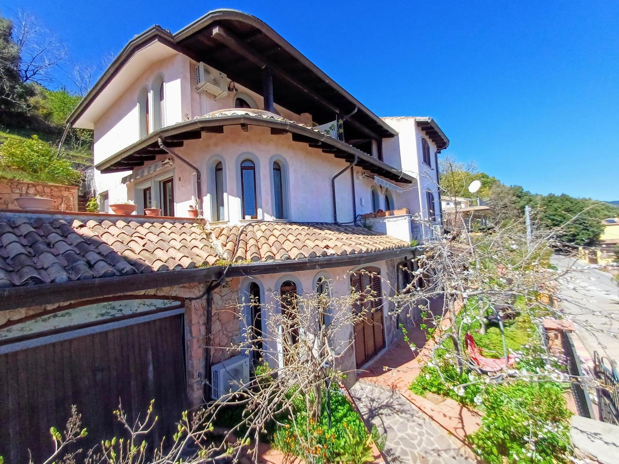 Monti E Mare Bed & Breakfast Lanusei Bagian luar foto