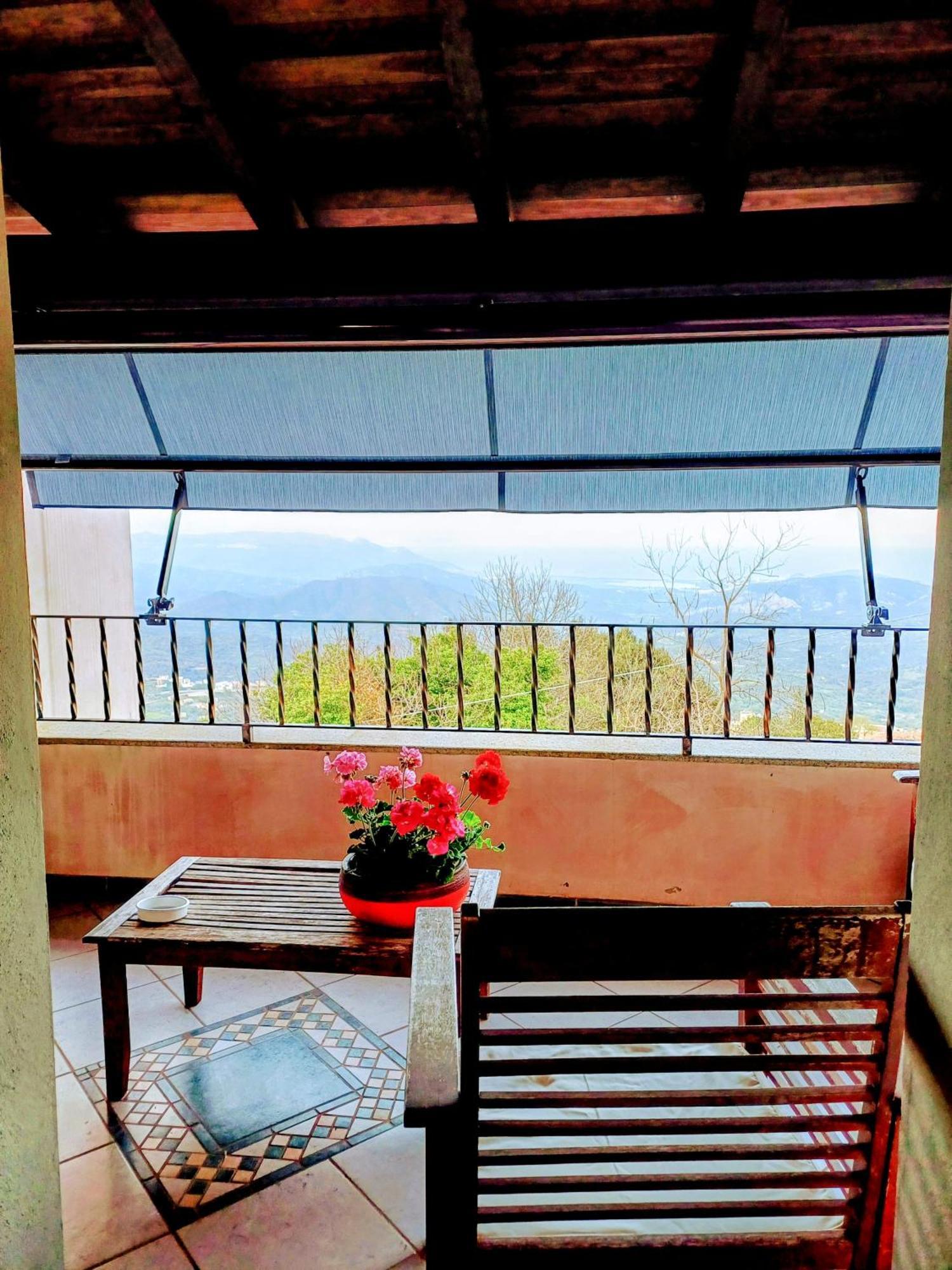 Monti E Mare Bed & Breakfast Lanusei Bagian luar foto