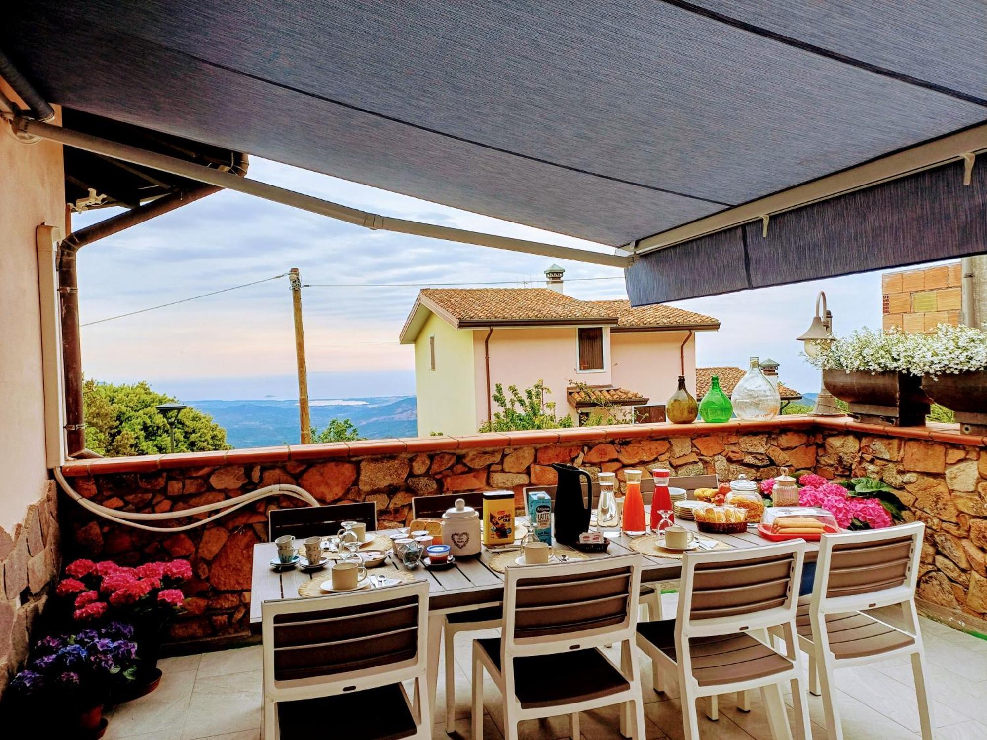 Monti E Mare Bed & Breakfast Lanusei Bagian luar foto